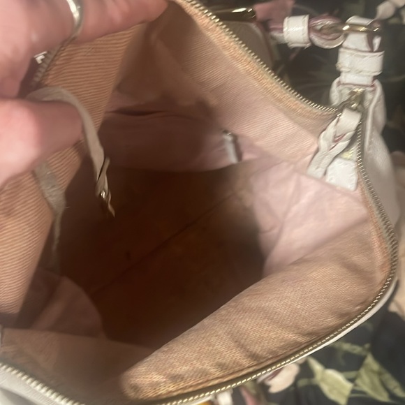 Dooney and bourke crème leather purse - Picture 10 of 10